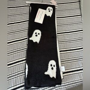 VIRAL ghost blanket cupcakes and cashmere new!
